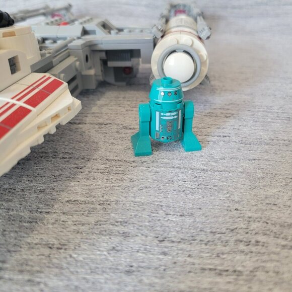 LEGO Star Wars: Resistance Y-Wing Starfighter (75249) - Picture 3 of 12